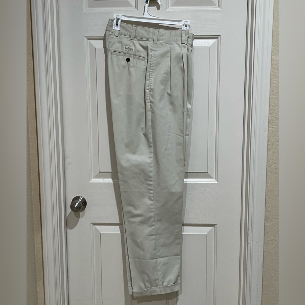 CABELAS OUTDOOR GEAR Classic Khaki Pleated Trousers MENS SIZE 32 REG
